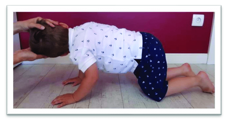 ATNR
onderzoek in handkniestand, arm buigt dus ATNR is nog aanwezig.